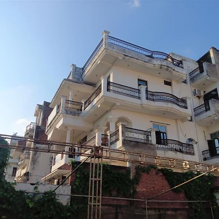 Varuna Palace-Fully Vaccinated Staff 바라나시 외부 사진