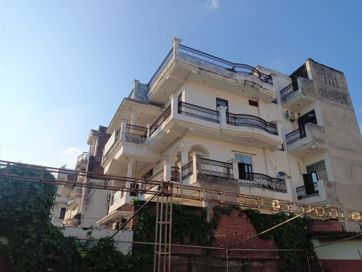 Varuna Palace-Fully Vaccinated Staff 바라나시 외부 사진